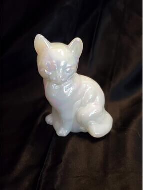 Fenton Opal Iridescent Sitting Cat